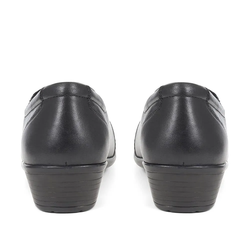 Leather Slip On Shoes - KEMP1800 / 145 950